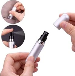 MaxedMore Navulbare Parfumverstuiver 5ml Rood/Licht Roze/ Oranje/Groen/ Blauw/ Grijs - 65 Keer Spraybare Parfum Verstuiver - Hervulbaar Tasverstuiver Voor Parfum - Meeneem Mini Geur Flesje Voor Op Reis - Lipstick Formaat Navulbaar Parfumflesje -Beroemde Cosmetica Winkel 1187x1200 13