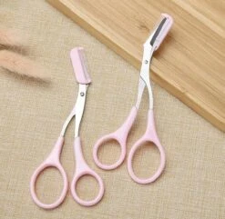 Without Lemons | Wenkbrauwschaar | Wenkbrauw Trimmer | Browshaper | BeautyTool | Gezichts Schaar | Dames| Ontharing | Design | Roze 11 Without Lemons | Wenkbrauwschaar | Wenkbrauw Trimmer | Browshaper | BeautyTool | Gezichts Schaar | Dames| Ontharing | Design | Roze -Beroemde Cosmetica Winkel 1200x1169 6