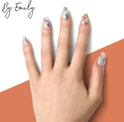 By Emily - Nagel Wrap - The Magic Belongs To Color | 16 Stickers | Nail Wrap | Nail Art | Trendy | Design | Nagellakvrij | Eenvoudig | Nagel Wrap | Nagel Stickers | Folie | Zelfklevend | Sjablonen -Beroemde Cosmetica Winkel 1200x1180 7