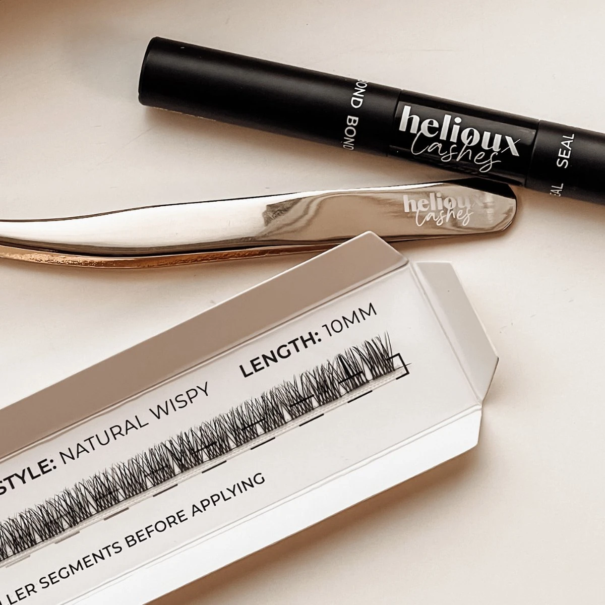 Helioux® - Quicklashes Nepwimpers - DIY Wimpersextensions Voor Thuis - 10mm - Blijven 5+ Dagen Zitten - Complete Set Incl. Wimpers, Lijm, Remover, Pincet - Herbruikbaar - Falscara 7 Helioux® - Quicklashes Nepwimpers - DIY Wimpersextensions Voor Thuis - 10mm - Blijven 5+ Dagen Zitten - Complete Set Incl. Wimpers, Lijm, Remover, Pincet - Herbruikbaar - Falscara - Afbeelding 5