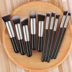 Evvie Set Van 10 Make-up Kwasten Kabuki - Zwart-Zilver -Beroemde Cosmetica Winkel 1200x1200 1435