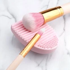 Make Up Kwasten Reiniger - Brush Cleaner - Roze -Beroemde Cosmetica Winkel 1200x1200 1524