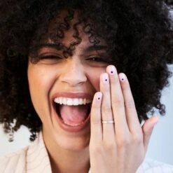 Bourjois 1 Seconde Nagellak - 13 Bouquet Of Roses -Beroemde Cosmetica Winkel 1200x1200 177