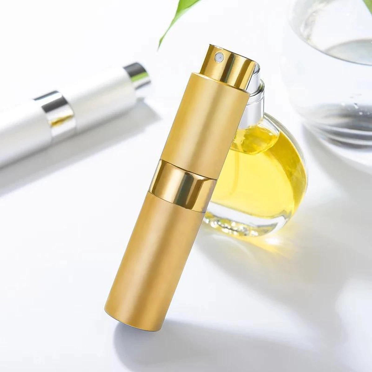 Scenty - Parfum Verstuiver Navulbaar - Mini Parfum Flesje - Reisflesje - Goud 10 Scenty - Parfum Verstuiver Navulbaar - Mini Parfum Flesje - Reisflesje - Goud - Afbeelding 8