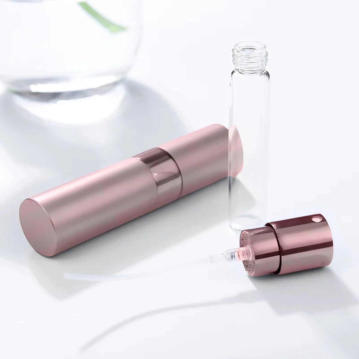 Scenty - Parfum Verstuiver Navulbaar - Mini Parfum Flesje - Reisflesje - Lichtroze 8 Scenty - Parfum Verstuiver Navulbaar - Mini Parfum Flesje - Reisflesje - Lichtroze - Afbeelding 6