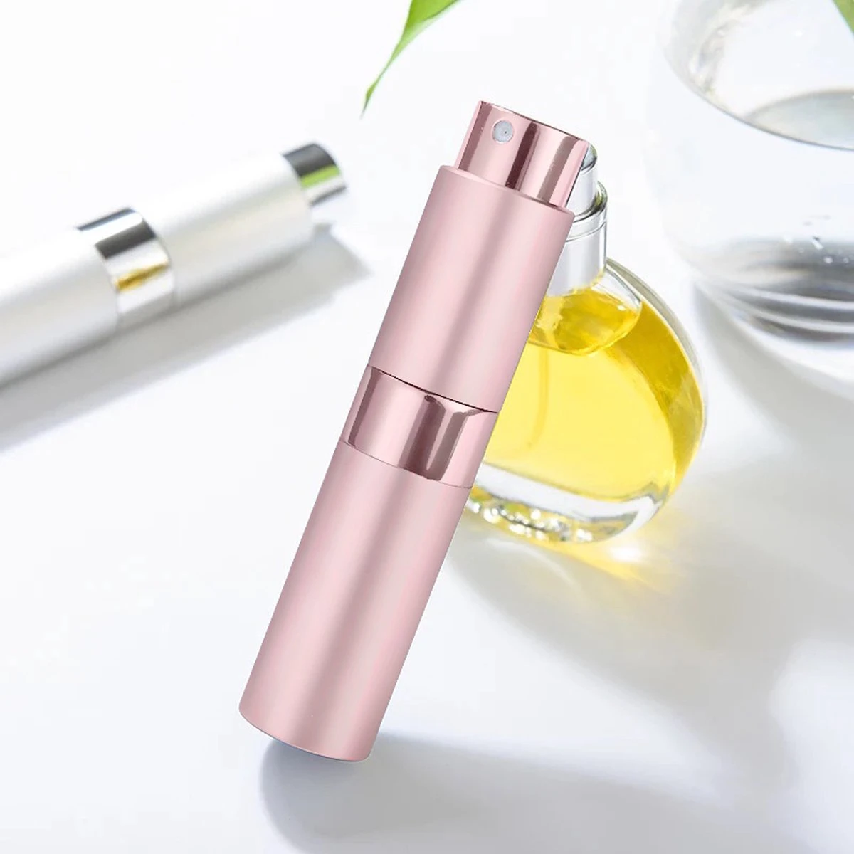 Scenty - Parfum Verstuiver Navulbaar - Mini Parfum Flesje - Reisflesje - Lichtroze 9 Scenty - Parfum Verstuiver Navulbaar - Mini Parfum Flesje - Reisflesje - Lichtroze - Afbeelding 7