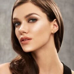 Maybelline Master Studio Strobing Highlighter Stick - 100 Light -Beroemde Cosmetica Winkel 1200x1200 765