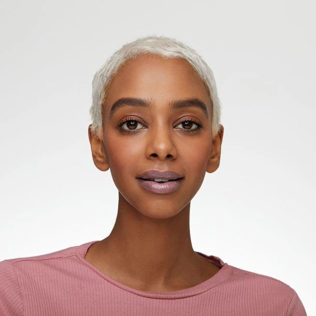 Essence Extreme Shine Volume Lipgloss 5 Ml 104 Nude Mood 10 Essence Extreme Shine Volume Lipgloss 5 Ml 104 Nude Mood - Afbeelding 8