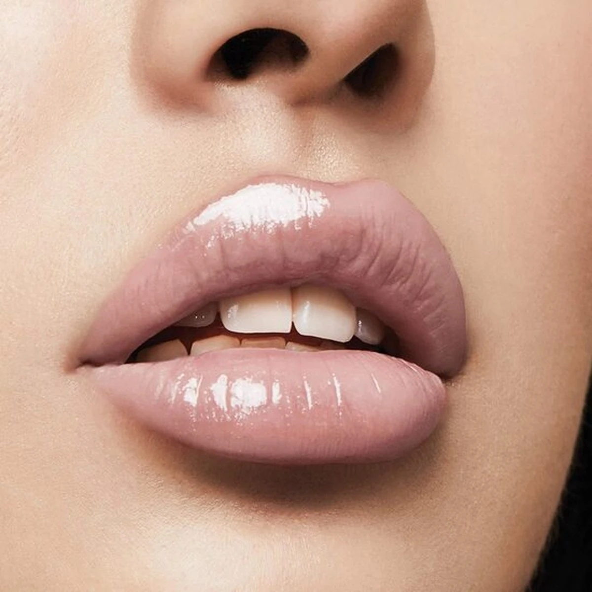 Milani - Keep It Full Nourishing - Lip Plumper Gloss - 07 Almost Natural - Lipgloss - Roze - 3.70 Ml 4 Milani - Keep It Full Nourishing - Lip Plumper Gloss - 07 Almost Natural - Lipgloss - Roze - 3.70 Ml - Afbeelding 2