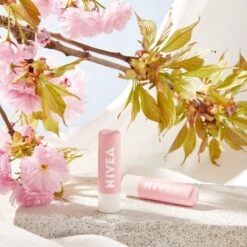 NIVEA Lipscrub & Lipverzorging In 1 Stick 4,8g - Super Zachte Lippen Met Wilde Roos En Vitamine E -Beroemde Cosmetica Winkel 1200x1200 954