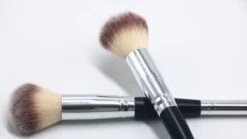 Foundation - Poeder - Make-up Kwast- Foundation Kwast - Concealer Kwast 3-in 1 - Must-have - Cadeau - Verjaardag - Populair - Trendy - Efficiënt - Tijdbesparend -Beroemde Cosmetica Winkel 1200x674 9