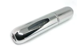 MaxedMore Navulbare Parfumverstuiver 5ml Zilver - 65 Keer Spraybare Parfum Verstuiver - Hervulbaar Tasverstuiver Voor Parfum - Meeneem Mini Geur Flesje Voor Op Reis - Lipstick Formaat Navulbaar Parfumflesje -Beroemde Cosmetica Winkel 1200x740 2