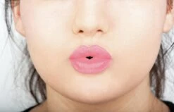 NYX Professional Makeup Soft Matte Lip Cream - Tokyo SMLC03 - Liquid Lippenstift - 8 Ml 14 NYX Professional Makeup Soft Matte Lip Cream - Tokyo SMLC03 - Liquid Lippenstift - 8 Ml -Beroemde Cosmetica Winkel 1200x772