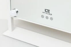 United Entertainment - Hollywood Spiegel Met 12 LEDs - 36x47,5 Cm - Wit 19 United Entertainment - Hollywood Spiegel Met 12 LEDs - 36x47,5 Cm - Wit -Beroemde Cosmetica Winkel 1200x800 33