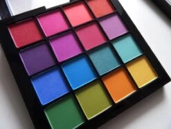 NYX Professional Makeup Ultimate Shadow Palette - Brights USP04 - Oogschaduw Palet -Beroemde Cosmetica Winkel 1200x910 2