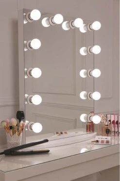 Bright Beauty Vanity Hollywood Make Up Spiegel Met Verlichting - 60 X 80 Cm - Dimbaar - Zonder Rand - Wit - Hoogwaardig Gespoten MDF -Beroemde Cosmetica Winkel 800x1200
