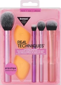 Real Techniques Everyday Essentials Plus Met Bonus Wonder Teint Spons -Beroemde Cosmetica Winkel 854x1200