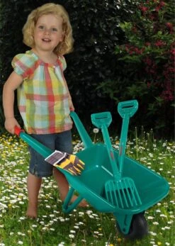 Klein Bosch Kruiwagen Met Tuingereedschap -Beroemde Cosmetica Winkel 855x1200 4