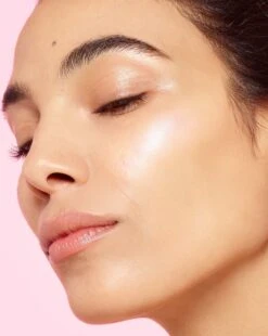 L’Oréal Paris 01 Iconoc Glow Highlighter - Poeder Highlighter - 9 Gr. -Beroemde Cosmetica Winkel 957x1200 1