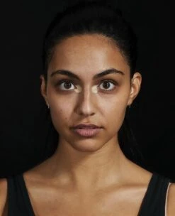 Maybelline Master Camo Correcting Pen Concealer - 40 Yellow -Beroemde Cosmetica Winkel 975x1200 1