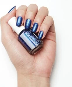 Essie Winter Collection Nagellak – 670 Tied And Blue - Blauwe Glitter Nagellak -Beroemde Cosmetica Winkel 992x1200